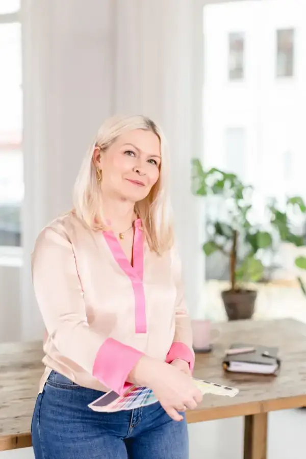 KAREN UNFUG - About